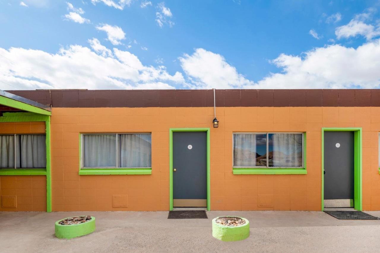 Oyo Hotel Hanksville, Ut ภายนอก รูปภาพ