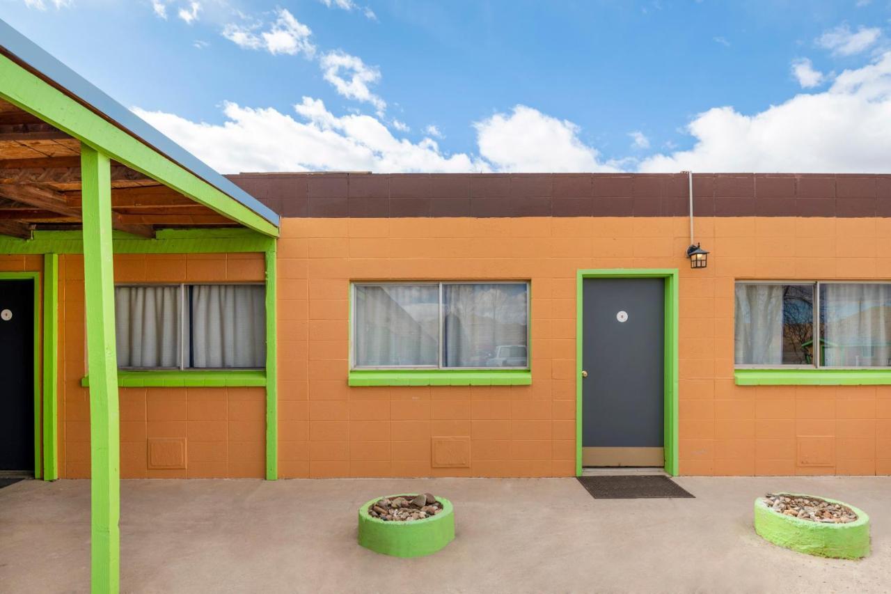 Oyo Hotel Hanksville, Ut ภายนอก รูปภาพ